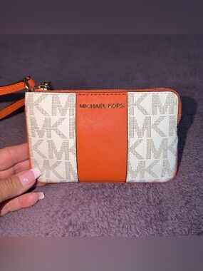 Michael Kors 🧡 Orange and Cream Signature Zip Wristlet